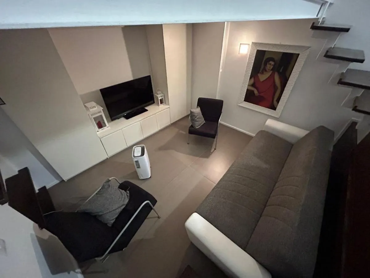 Scarlethouse Apartment Naples
